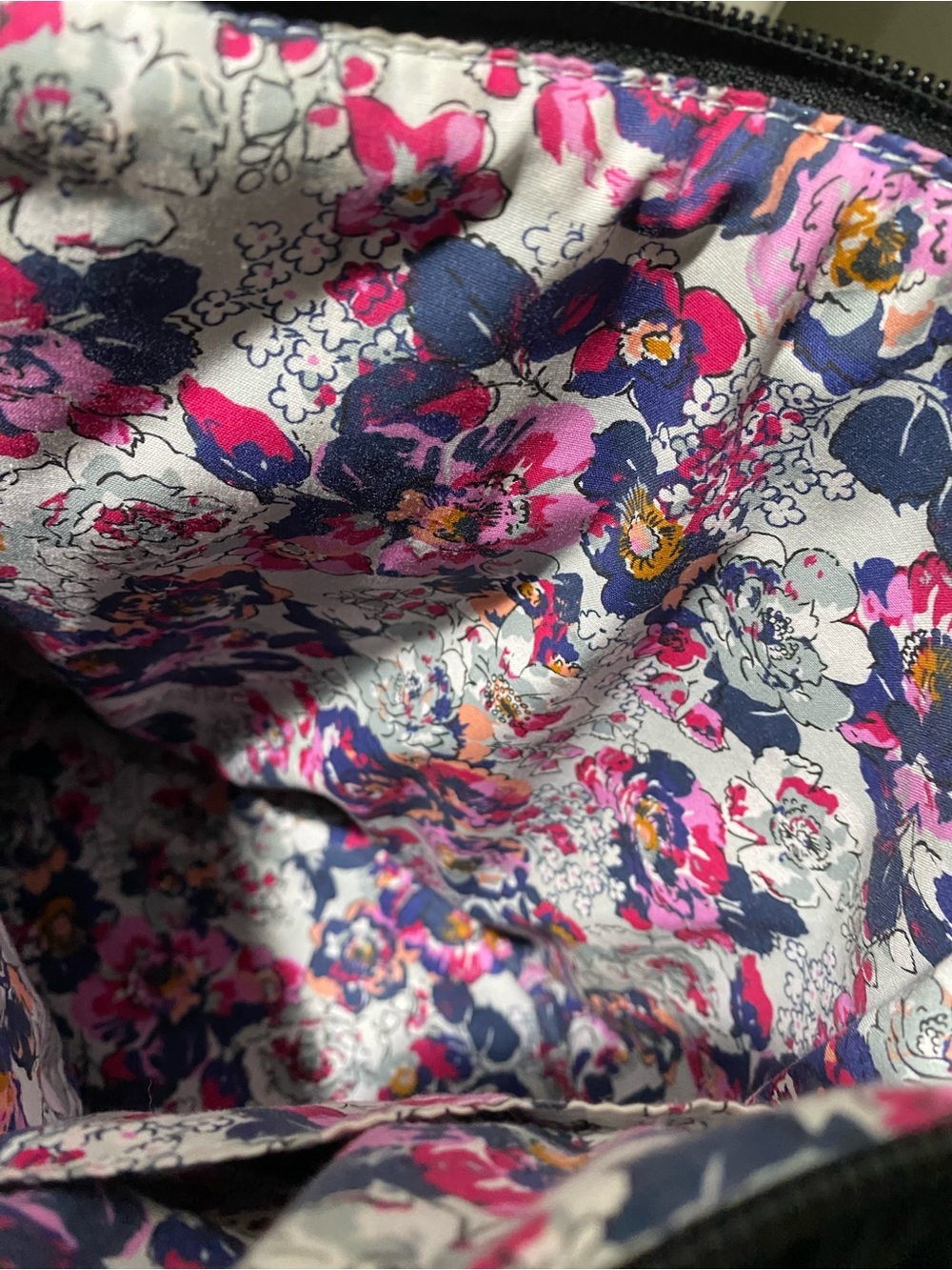 Vera Bradley Ultralight crossbody bucket bag - Picture 7 of 13